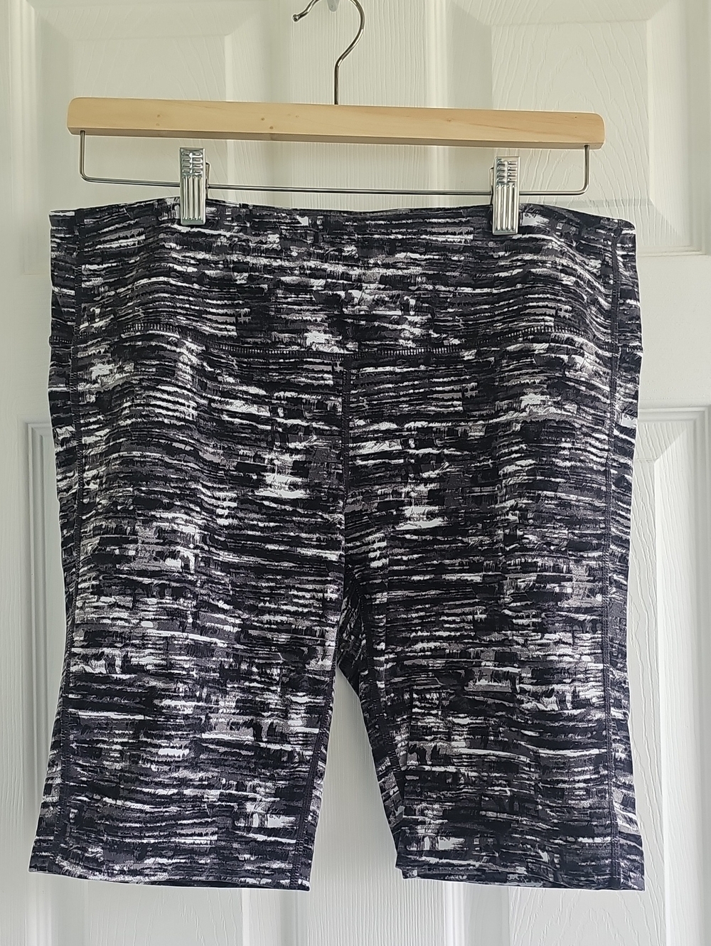Athleta Black & White Abstract Athletic Shorts